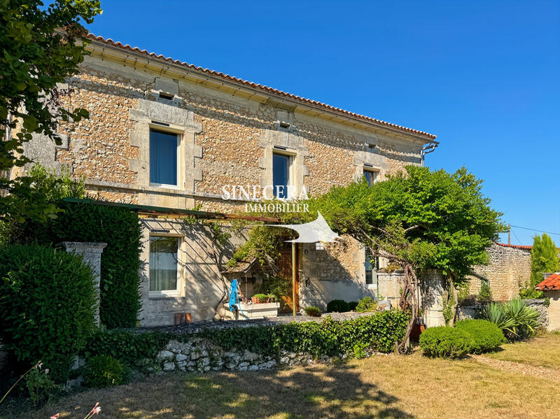 Maison - 260 m² - 9 pièces