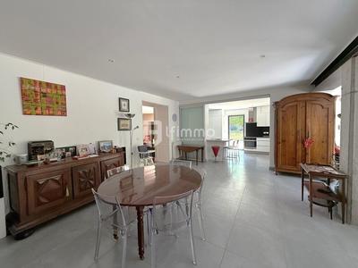 Maison - 281 m² - 12 pièces