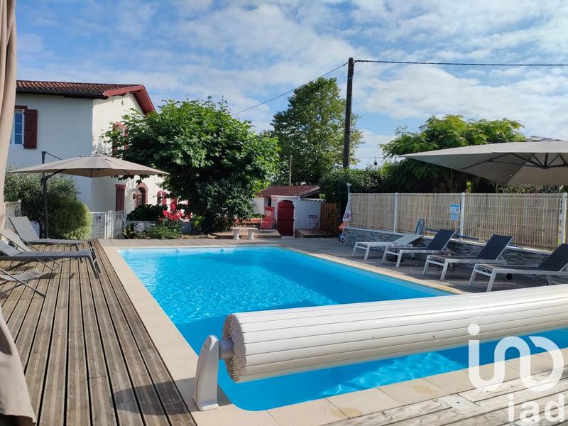 Maison de village - 385 m² - 14 pièces