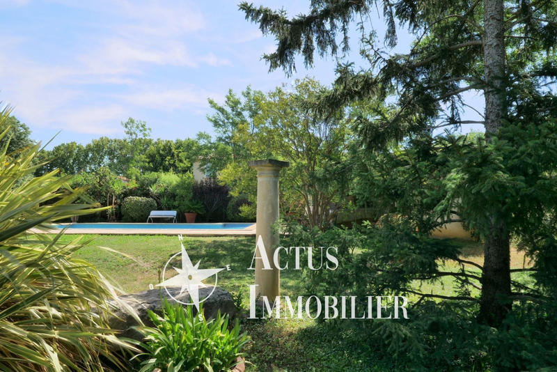 Maison - 210 m² - 7 pièces