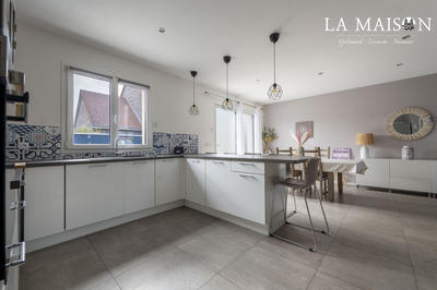 Maison traditionnelle - 160 m² - 7 pièces