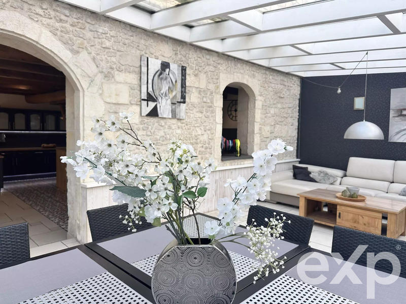 Maison - 304 m² - 10 pièces