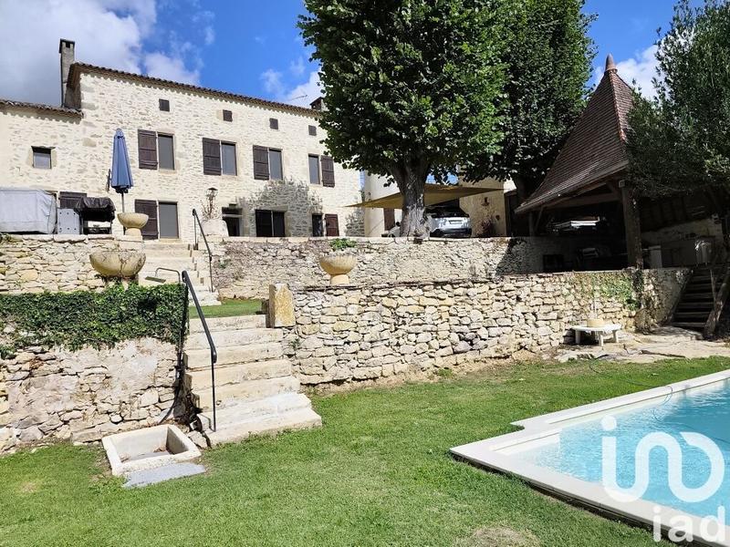 Maison - 237 m² - 7 pièces