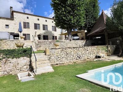 Maison - 237 m² - 7 pièces