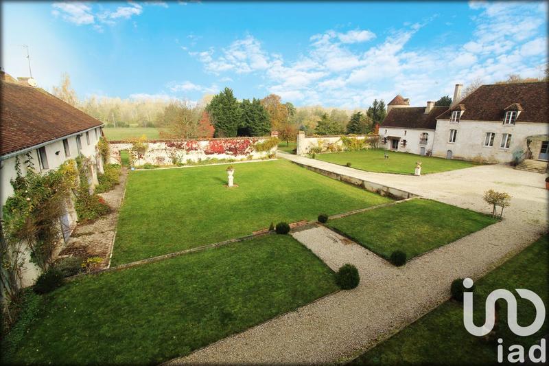 Maison - 1 500 m² - 25 pièces