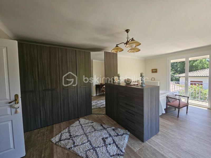 Maison traditionnelle - 244 m² - 5 pièces