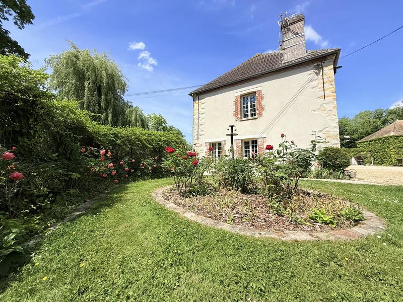 Maison - 750 m² - 25 pièces