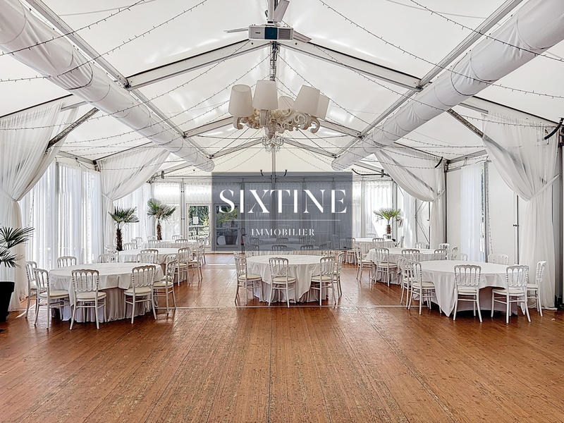 Maison - 3 008 m² - 45 pièces