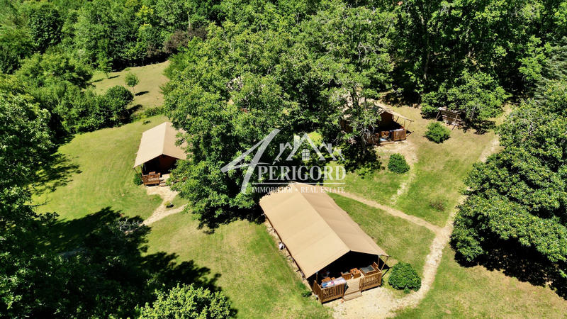 Maison - 555 m² - 16 pièces