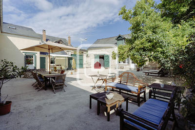 Maison - 222 m² - 8 pièces