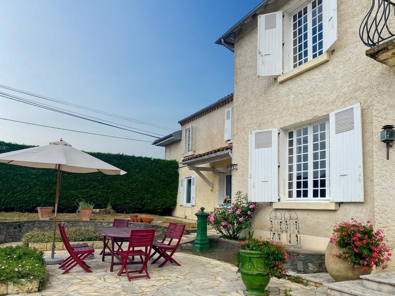 Maison - 388 m² - 11 pièces