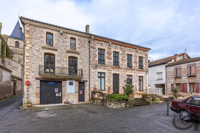 Maison - 597 m² - 12 pièces