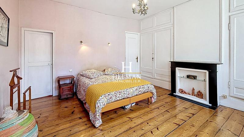 Maison - 296 m² - 8 pièces