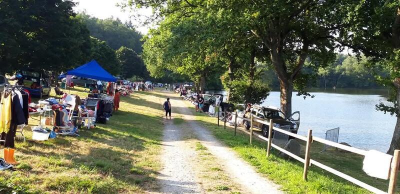 Vide grenier au bord de l'eau