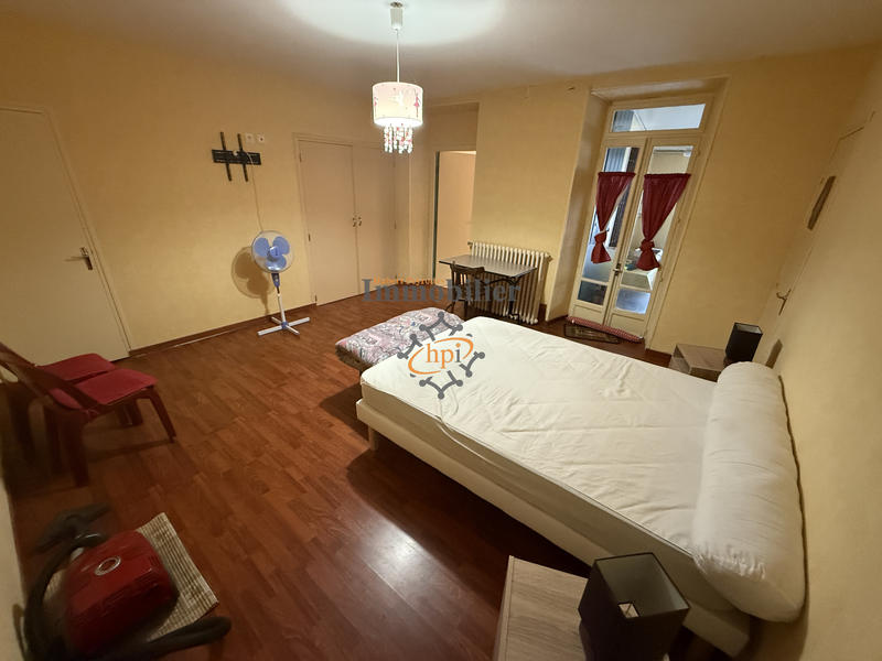 Maison - 275 m² - 3 pièces