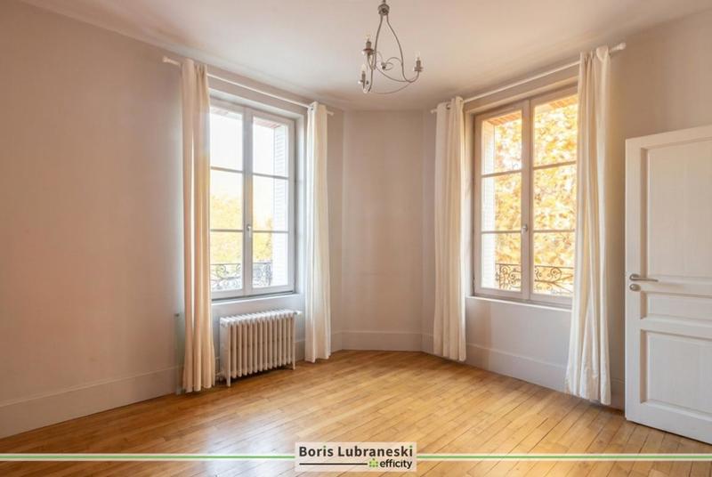 Maison - 206 m² - 7 pièces