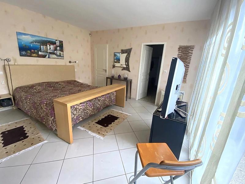 Maison - 240 m² - 6 pièces