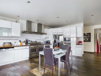 Maison - 280 m² - 9 pièces