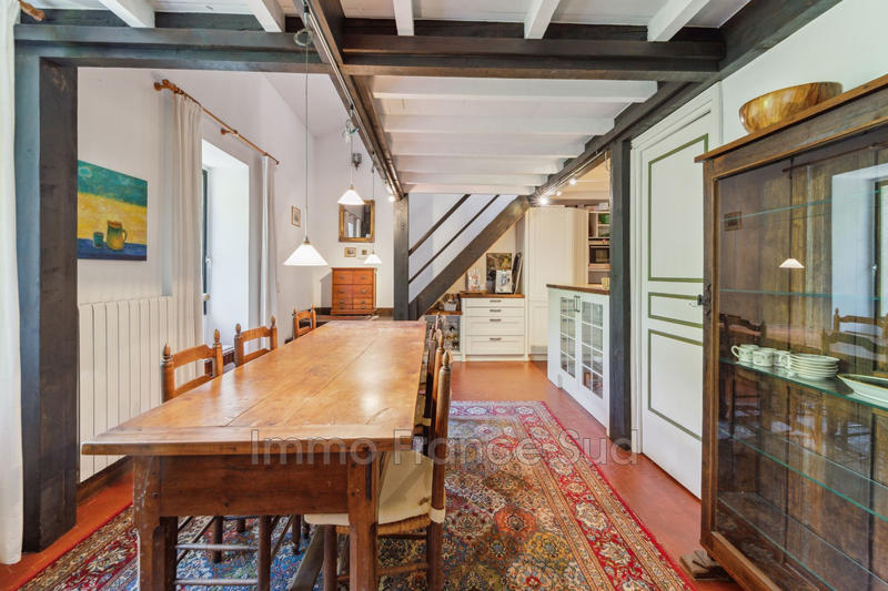 Maison - 245 m² - 5 pièces