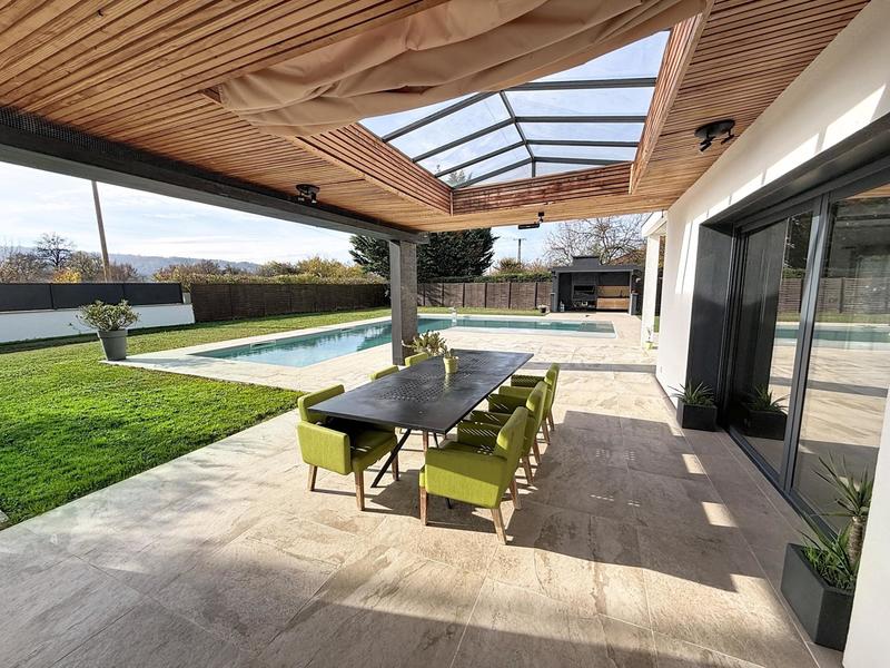 Maison - 217 m² - 8 pièces