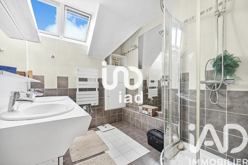 Maison - 230 m² - 8 pièces