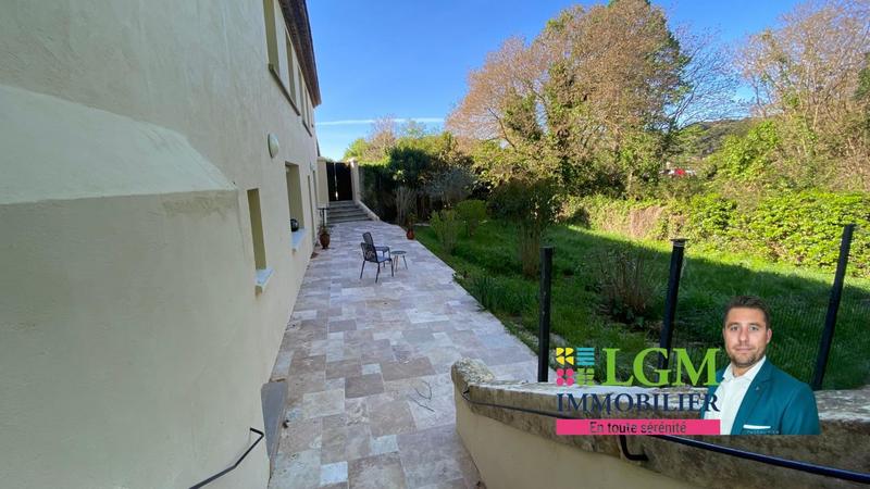 Immeuble - 112 m² - 10 pièces