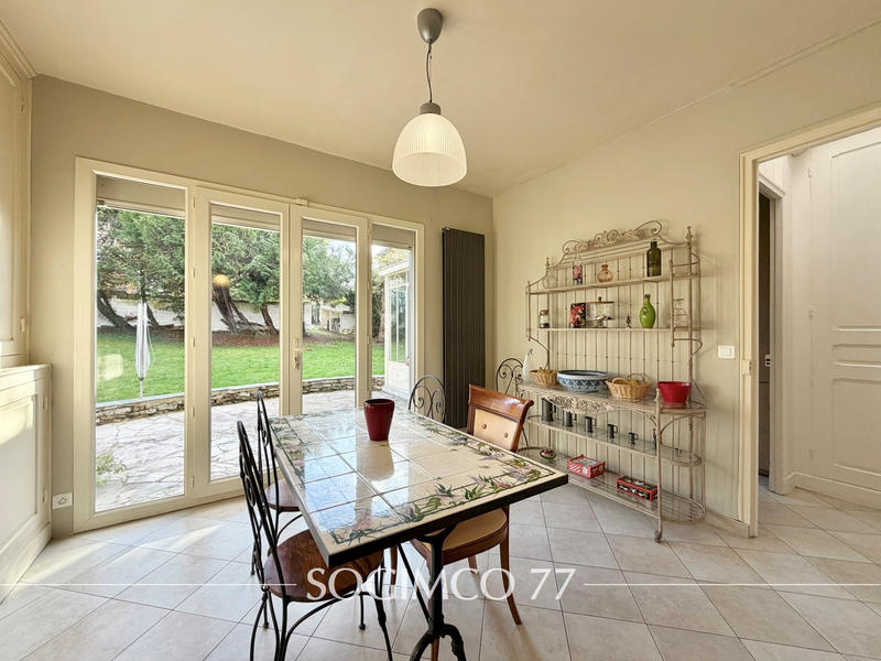 Maison - 201 m² - 9 pièces