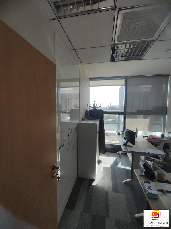 Bureau - 335 m²