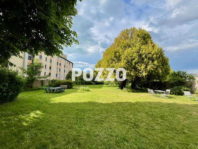 Maison - 250 m² - 12 pièces