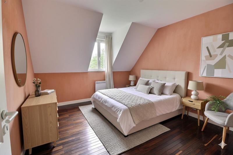 Maison - 210 m² - 7 pièces