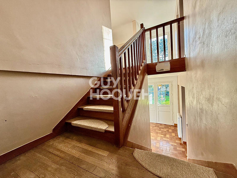 Maison - 213 m² - 8 pièces