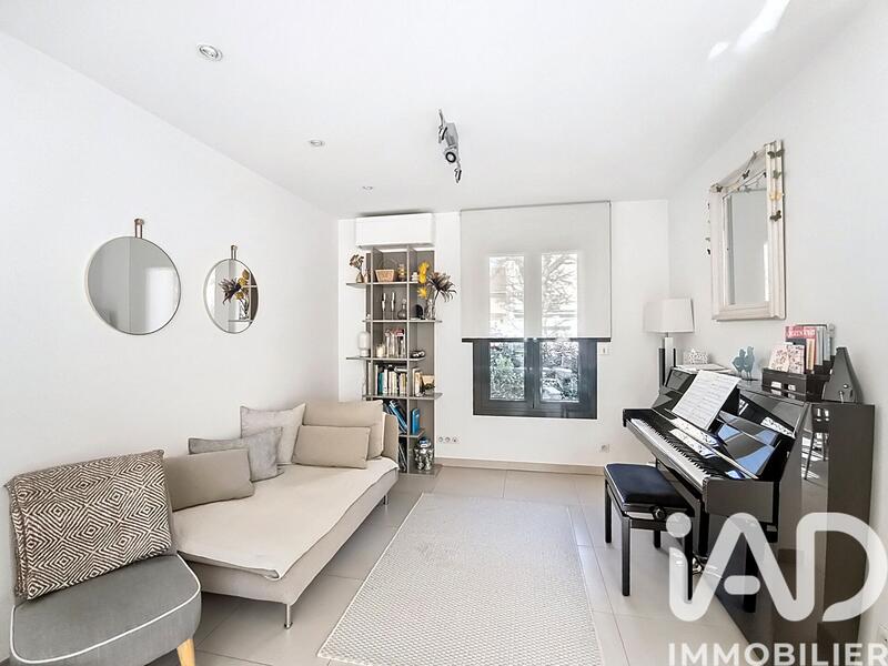 Maison - 250 m² - 7 pièces