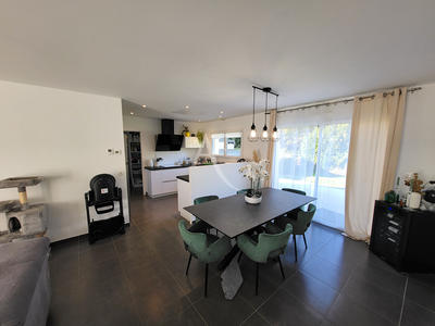 Maison - 95 m² - 5 pièces