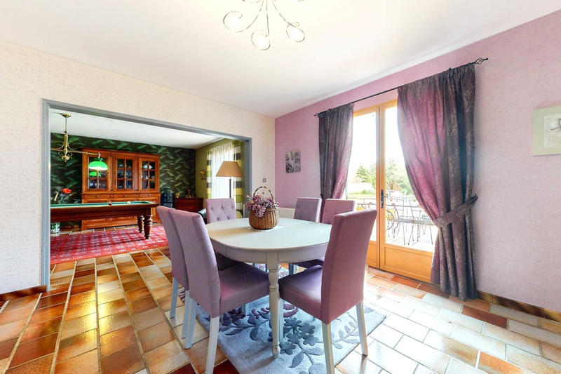 Maison - 239 m² - 11 pièces