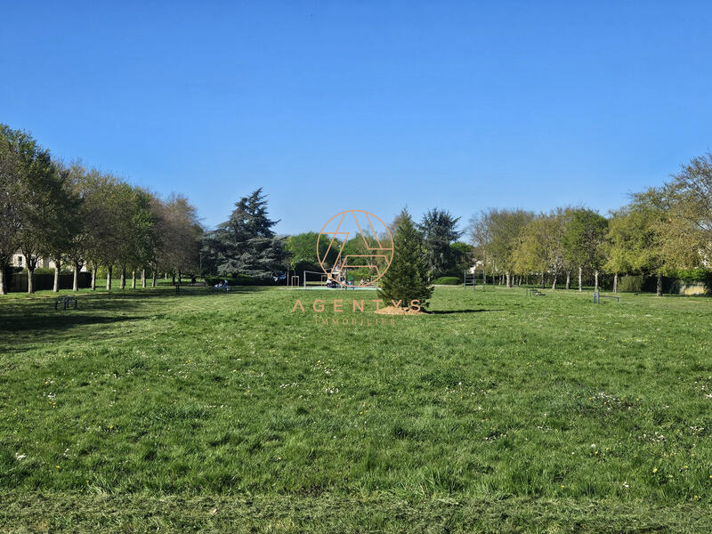 Maison - 220 m² - 8 pièces