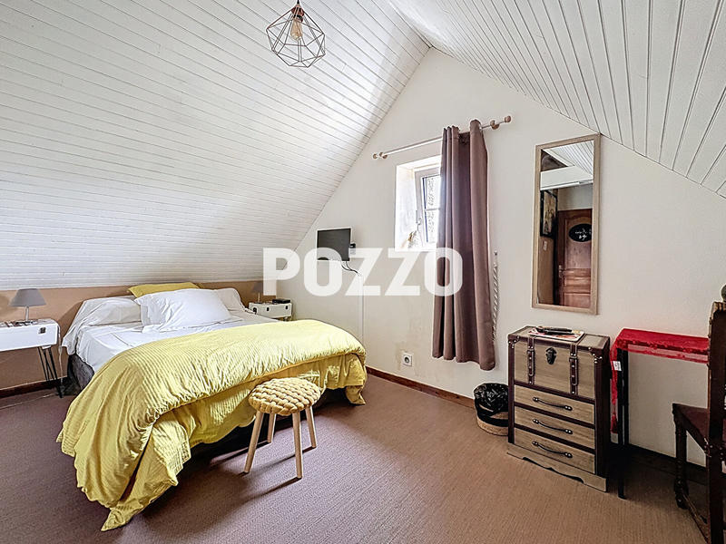 Maison - 220 m² - 8 pièces