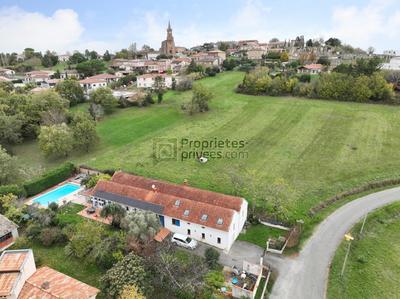 Maison - 260 m² - 9 pièces