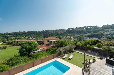 Villa - 300 m² - 4 pièces