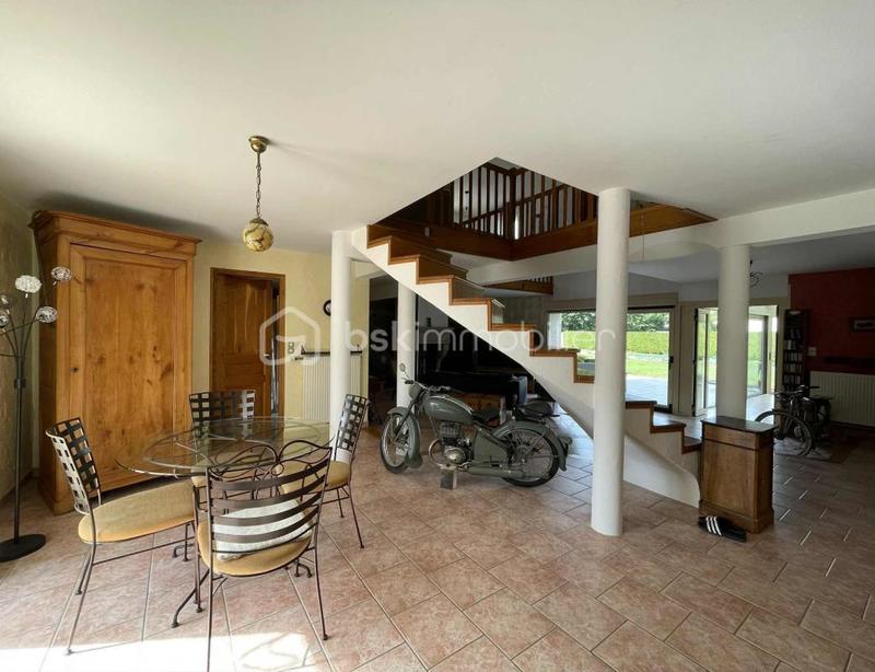 Maison - 225 m² - 6 pièces