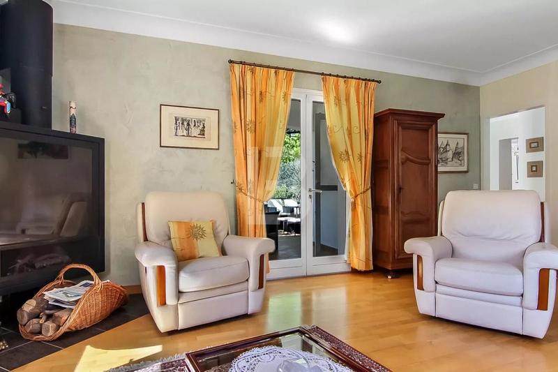 Maison - 238 m² - 9 pièces