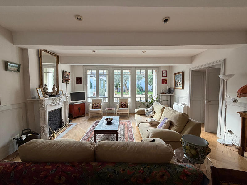 Maison - 340 m² - 8 pièces