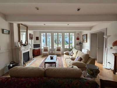 Maison - 340 m² - 8 pièces