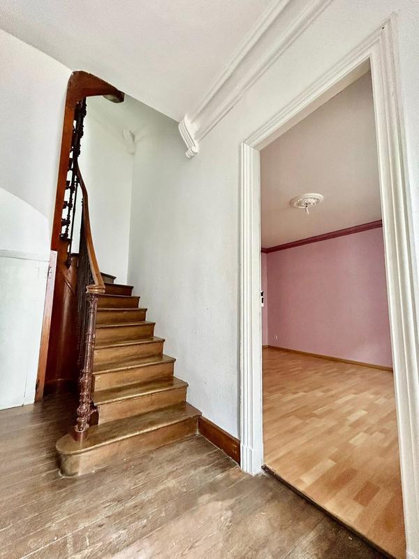 Maison - 304 m² - 11 pièces