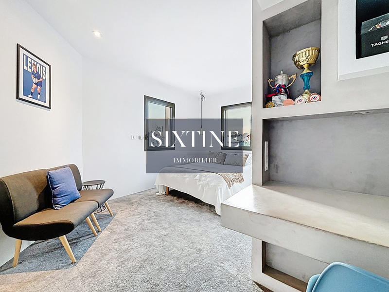 Maison - 261 m² - 7 pièces