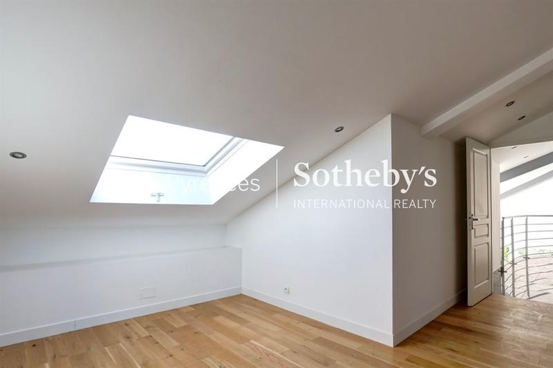 Appartement - 218 m² - 6 pièces