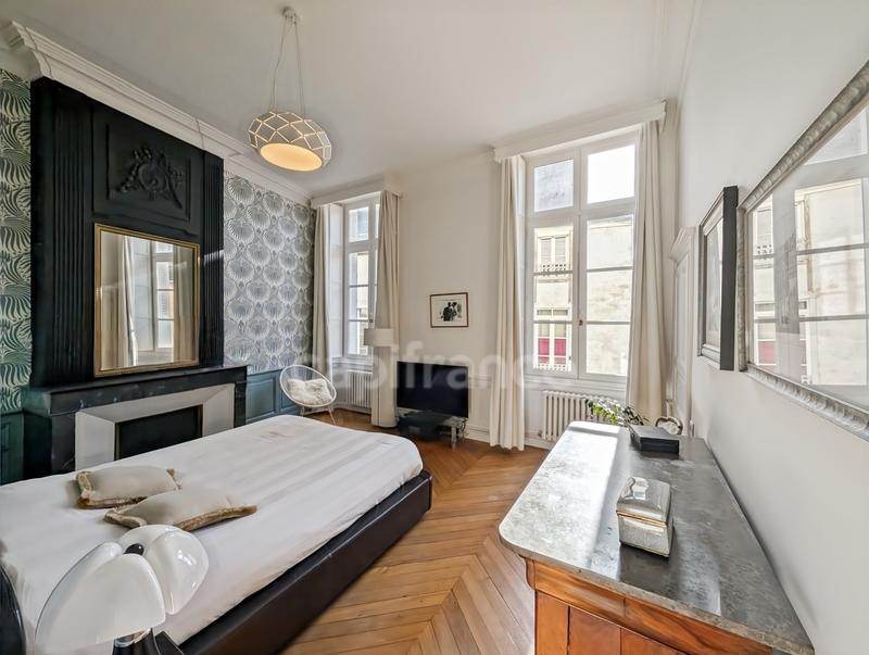 Appartement bourgeois - 161 m² - 5 pièces