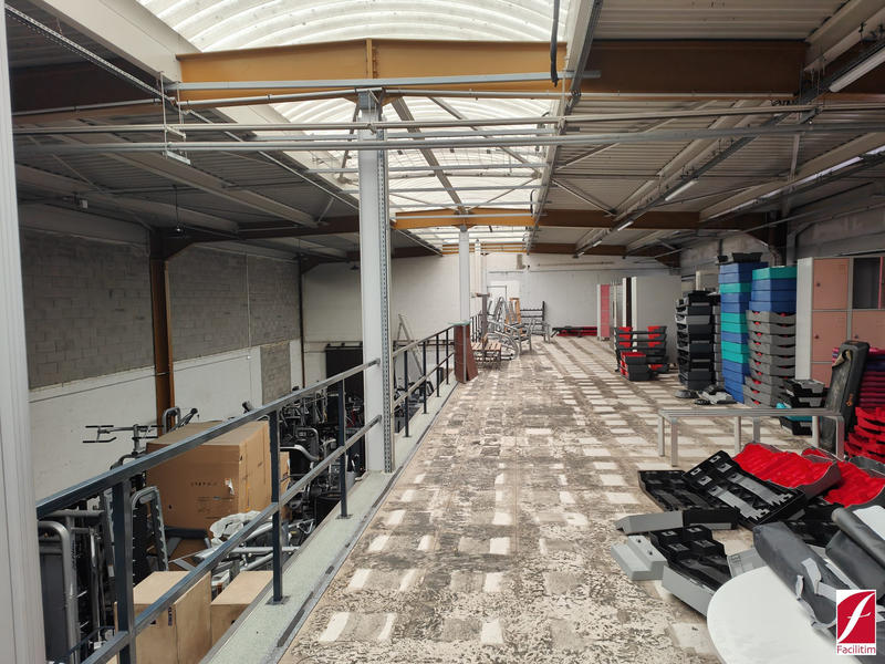 Entrepôt - 668 m²