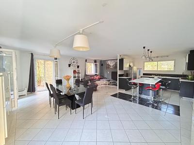 Maison - 137 m² - 6 pièces