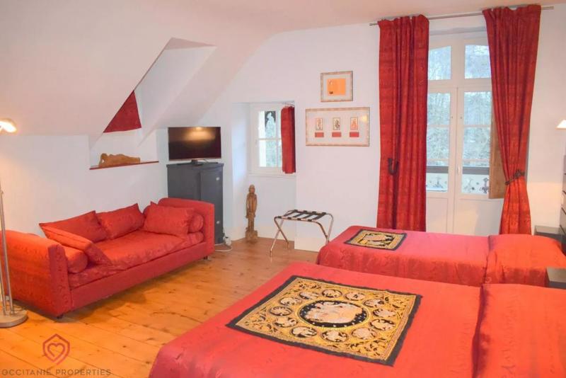 Propriété - 302 m² - 10 pièces