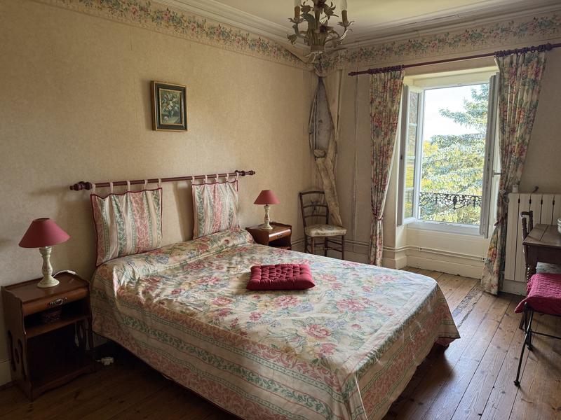 Maison - 338 m² - 11 pièces